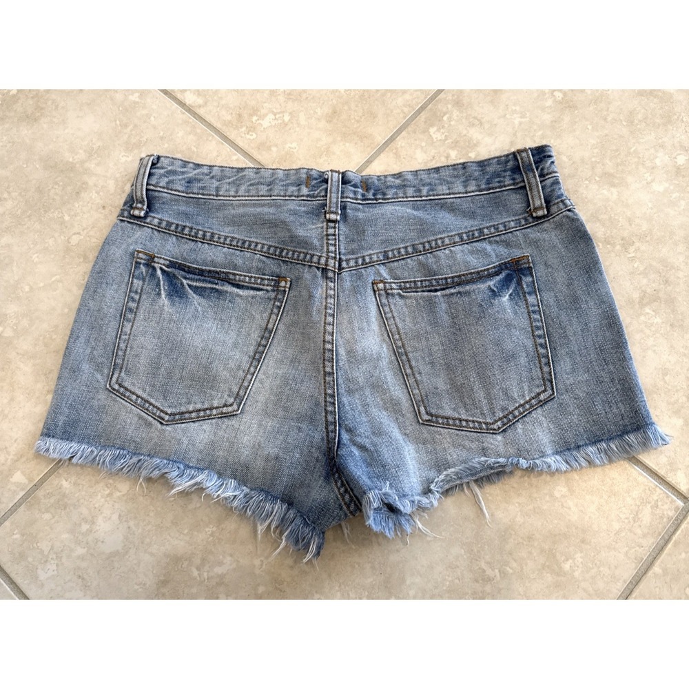 Free People Button Fly Cut Off Shorts Sz 29 Raw Hem Blue Denim Boho Daisy Dukes